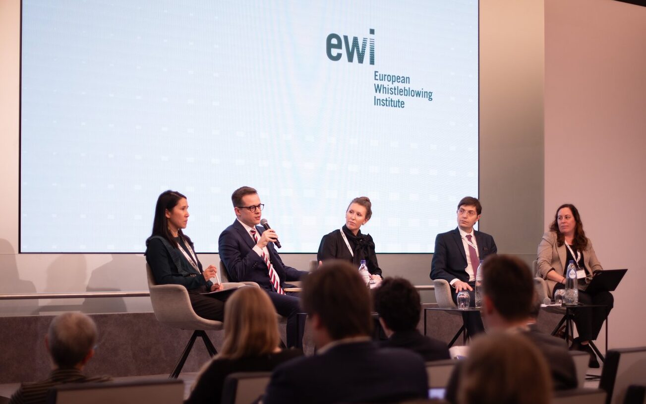 Přednáška o právní ochraně whistleblowerů na konferenci v Bruselu
